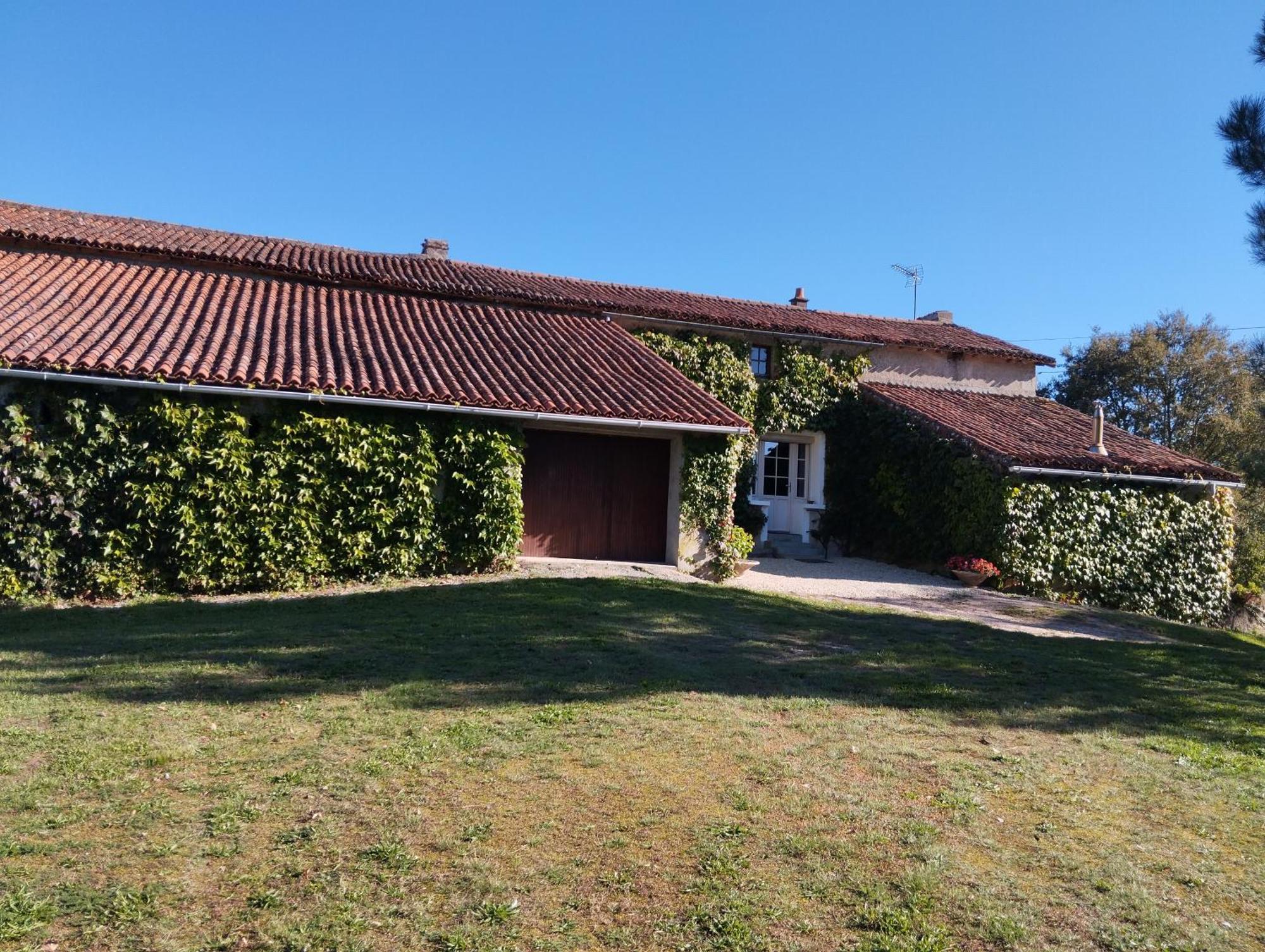Maison Au Calme Avec Vue Etang Clesse  Ngoại thất bức ảnh